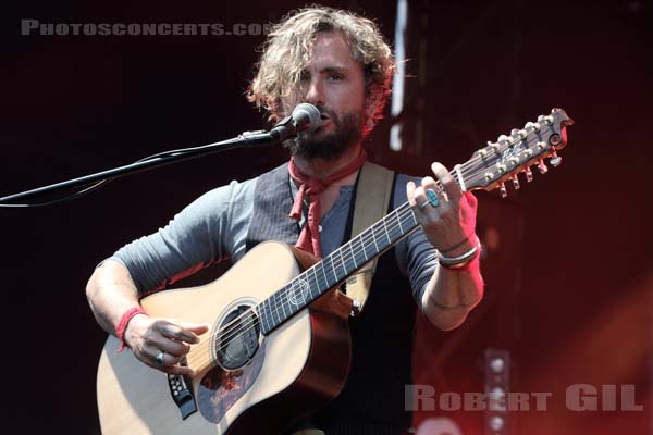 THE JOHN BUTLER TRIO - 2019-07-04 - HEROUVILLE SAINT CLAIR - Chateau de Beauregard - Scene John - 